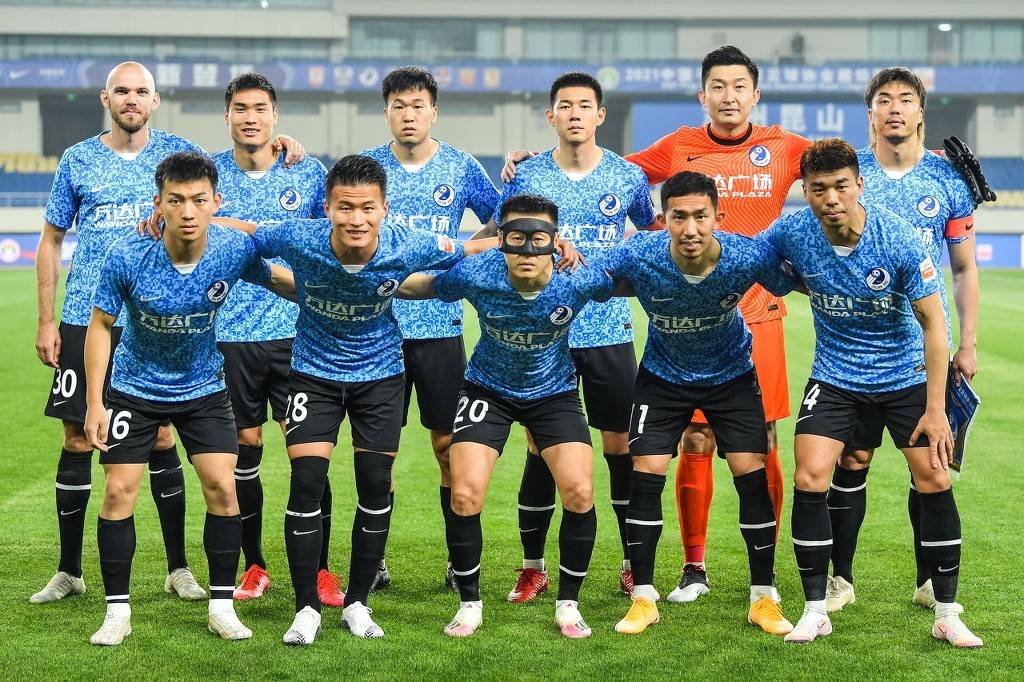 范晓冬：我知道的圈内料比球迷多多了，但我不会诋毁中国足球（范晓冬：圈内消息我知道得比球迷多得多，但绝不抹黑中国足球）